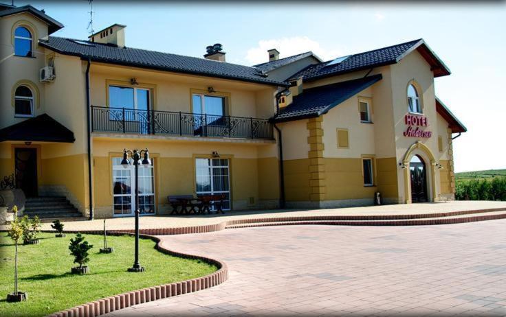 Hotel Andersen Rzeszów Exteriör bild
